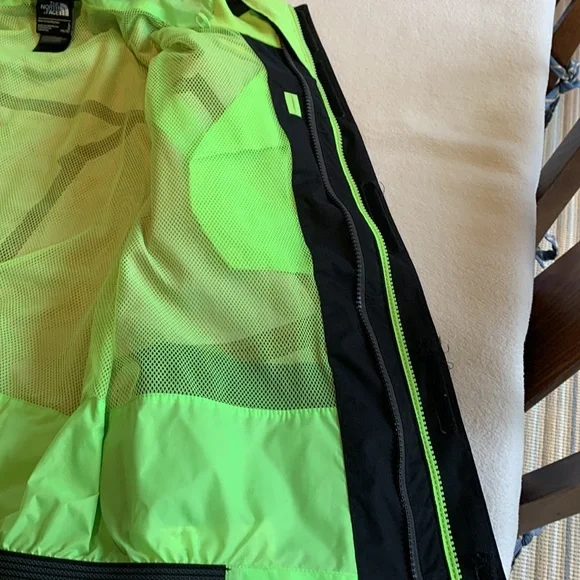 North Face gorgeous TWO PIECE boys ski jacket